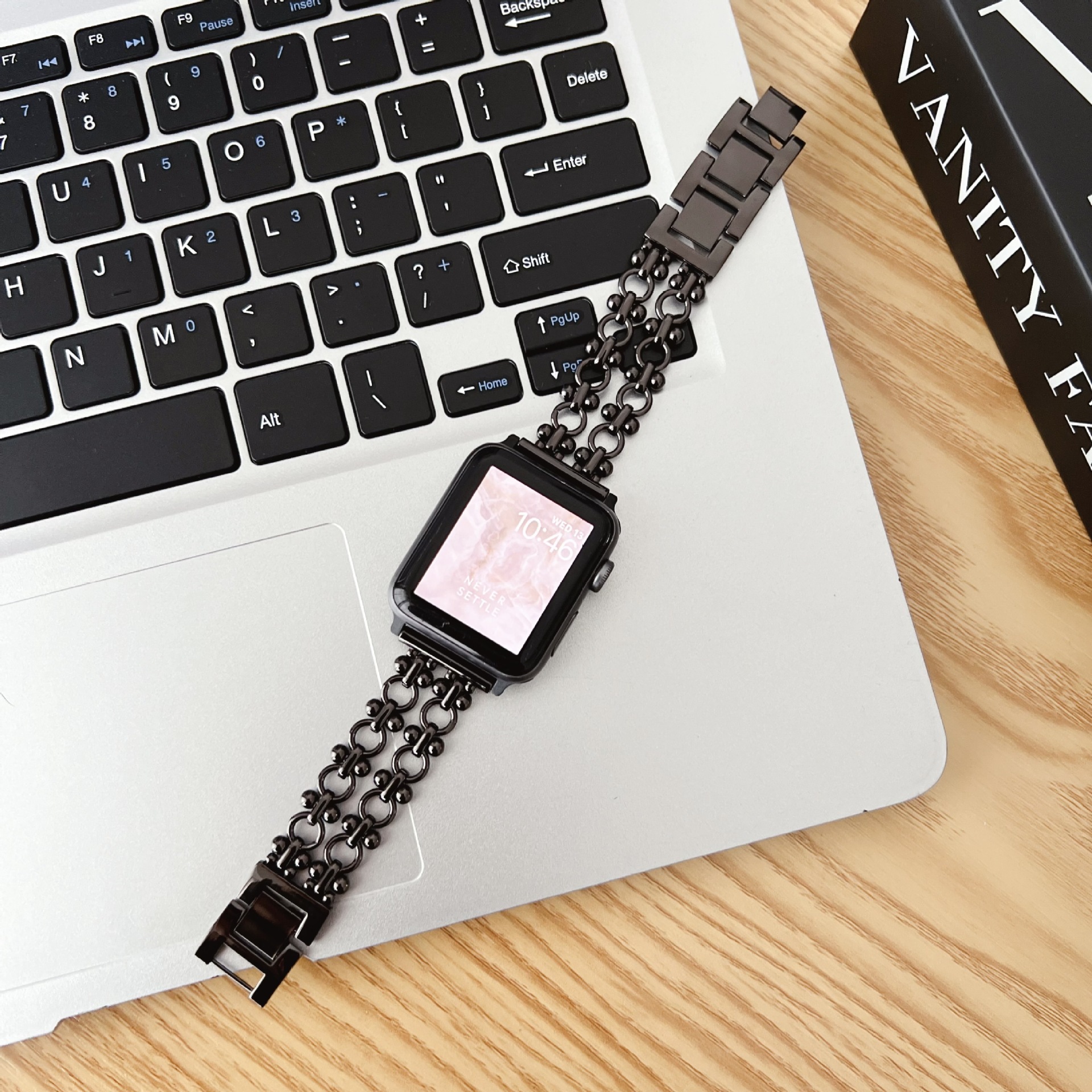 Elegant Chinese Metal Circle Watch with Double Chain Design - Image 13