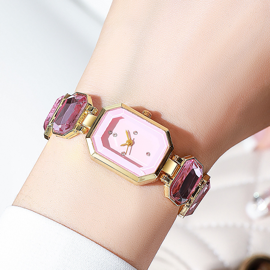 High-Quality Stone Color Emerald Niche Luxury Bracelet – Affordable Elegance - Image 6