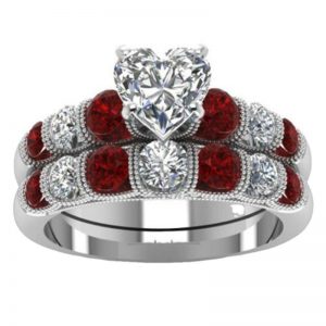 Stylish Statement Ring Set Featuring Heart-Shaped Diamonds