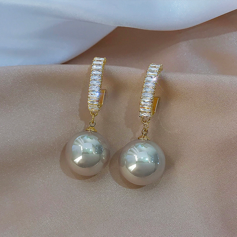 Trendy Korean Oversized White Pearl Drop Earrings - New Fashion Statement - Image 4