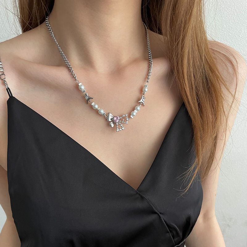 Charming Love Pearl Bow Necklace with Elegant Stitching Design - Image 2