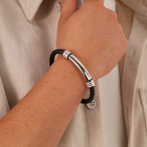 Stylish Men's Leather Bracelet - Simple Fashion Accessory for Every Occasion