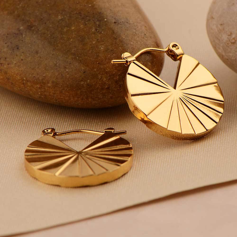 Trendy Street Style Exaggerated Brand Scallop Earrings for Fashion Lovers