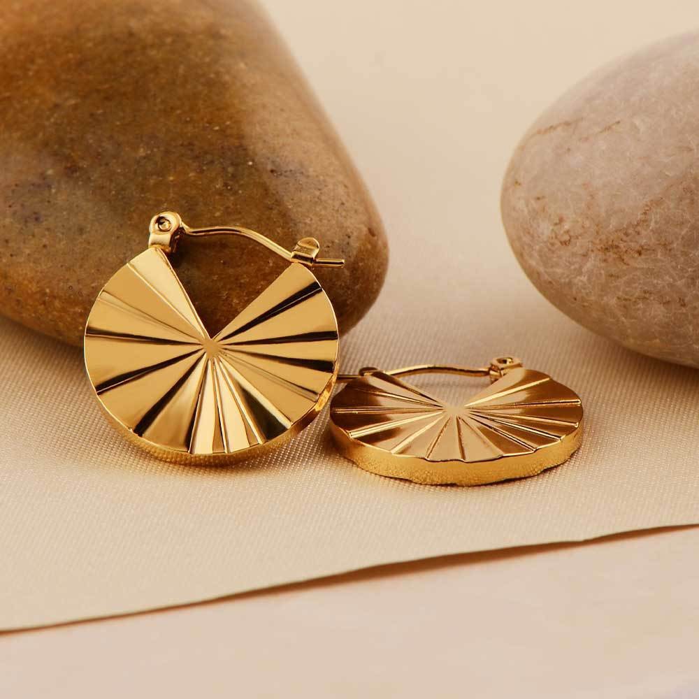 Trendy Street Style Exaggerated Brand Scallop Earrings for Fashion Lovers - Image 3