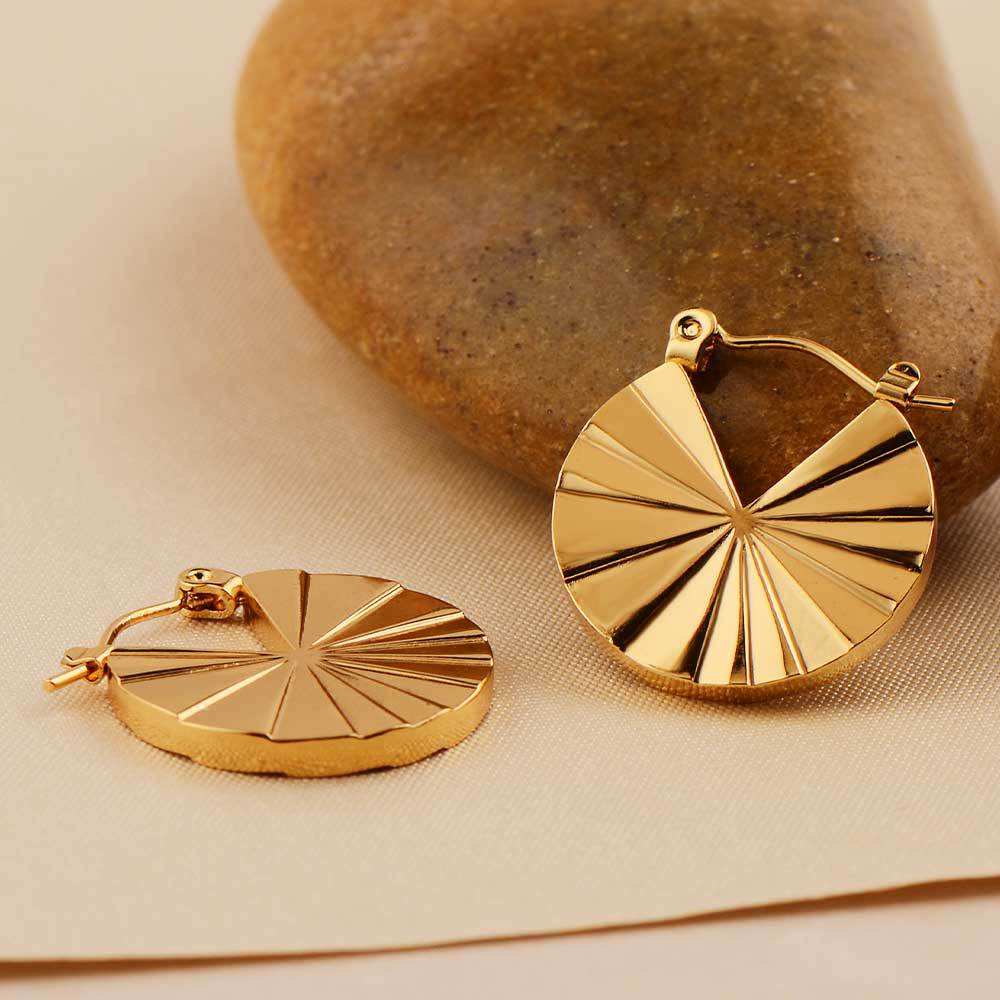 Trendy Street Style Exaggerated Brand Scallop Earrings for Fashion Lovers - Image 4