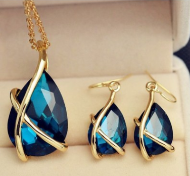 Europe and US Cross-Border E-Commerce Jewelry Set: Pendant Necklace & Earrings - Nostalgic Crystal Holiday Party & Wedding Supplies - Image 2