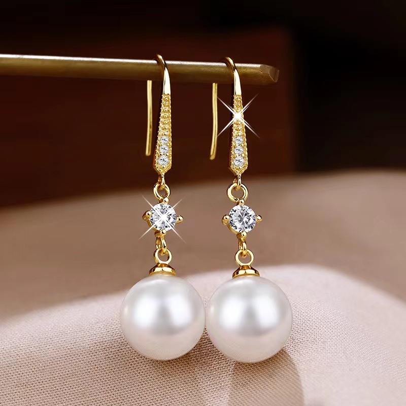 Stylish Temperament Fashion Earrings for Face Slimming - Elegant Golden Ear Rings - Image 3