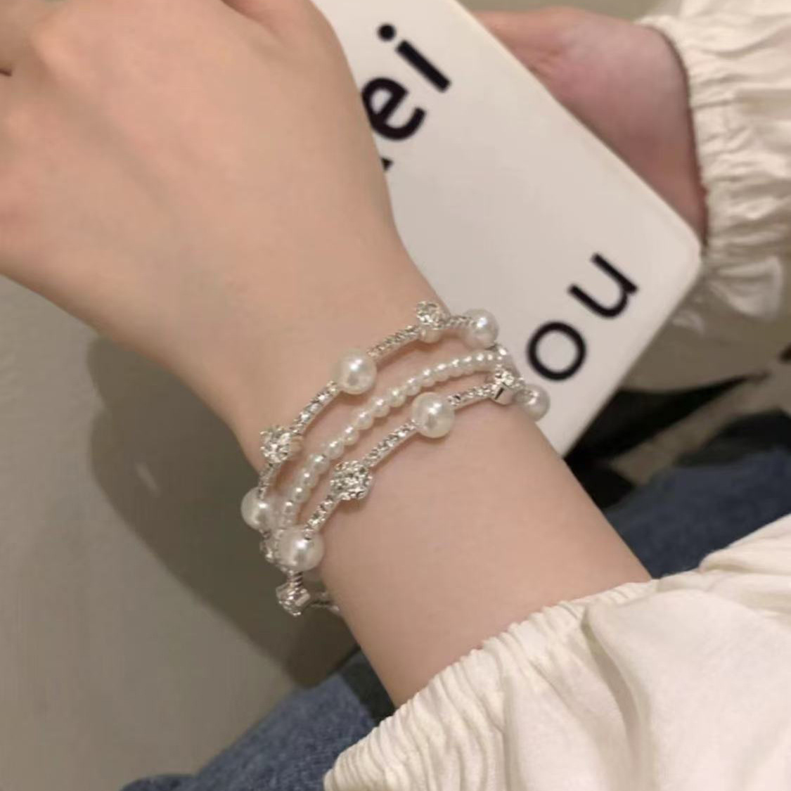 Stylish Retro Graffiti Bracelet - Premium Luxury with Exquisite Cold Style for All Occasions - Image 4