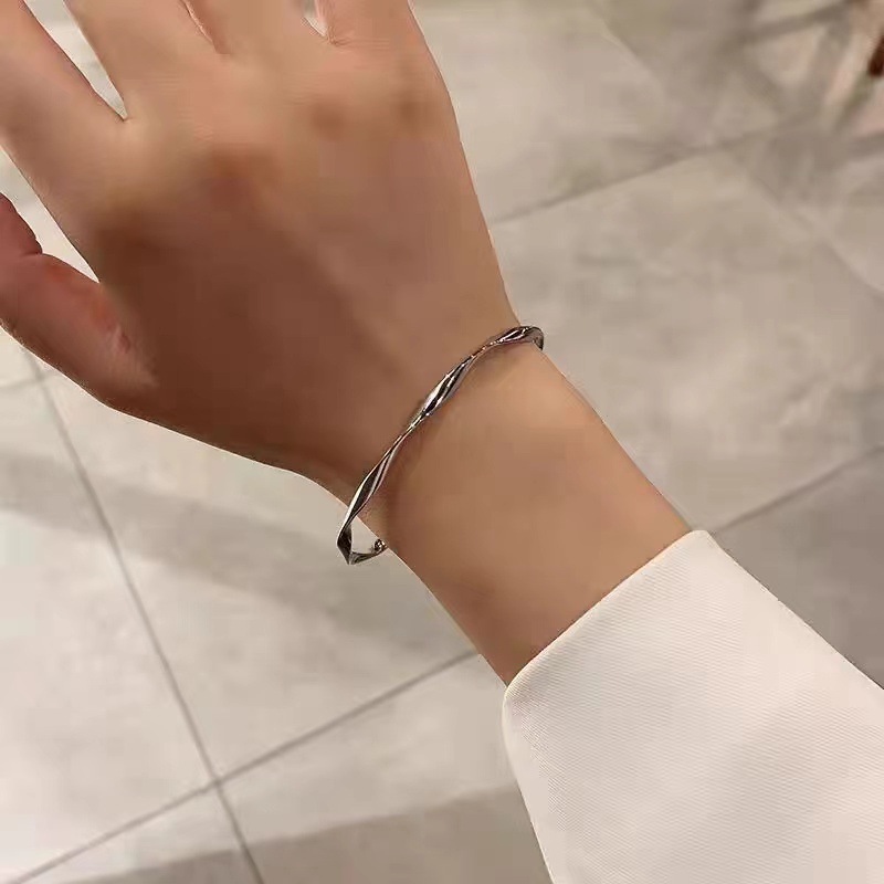 Stylish Retro Graffiti Bracelet - Premium Luxury with Exquisite Cold Style for All Occasions - Image 10