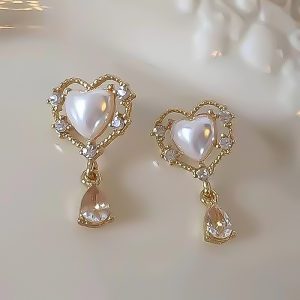 Charming Vintage Pearl Heart Stud Earrings for Timeless Elegance