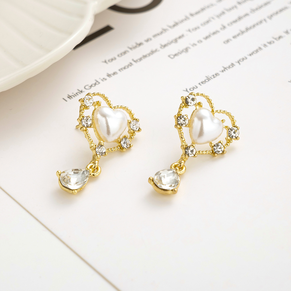 Charming Vintage Pearl Heart Stud Earrings for Timeless Elegance - Image 4