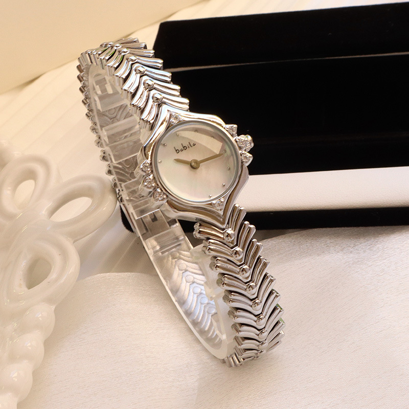 Elegant Bamboo Chain Quartz Watch for Women - A Perfect Gift