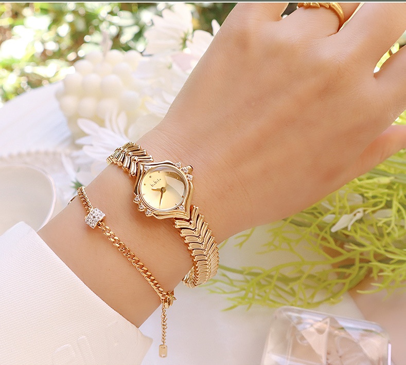 Elegant Bamboo Chain Quartz Watch for Women - A Perfect Gift - Image 3