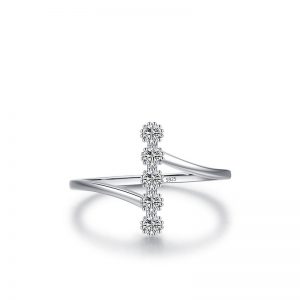 Elegant Sterling Silver Zircon Inlaid Ring for Women - Stunning Jewelry Piece