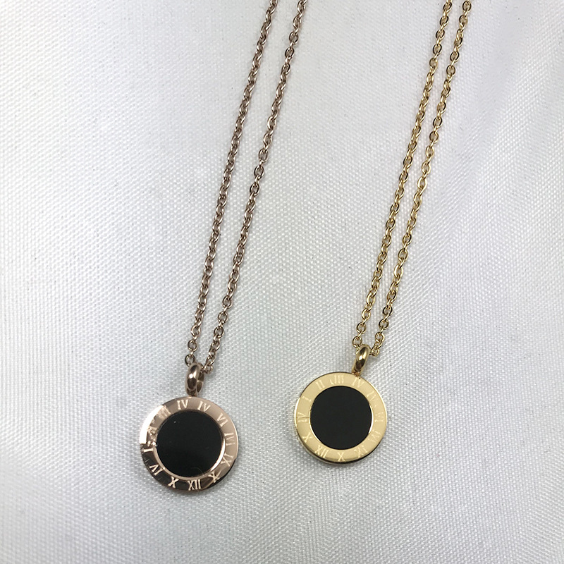 Elegant Roman Pattern Black Shell Pendant - Stunning Jewelry Piece - Image 4