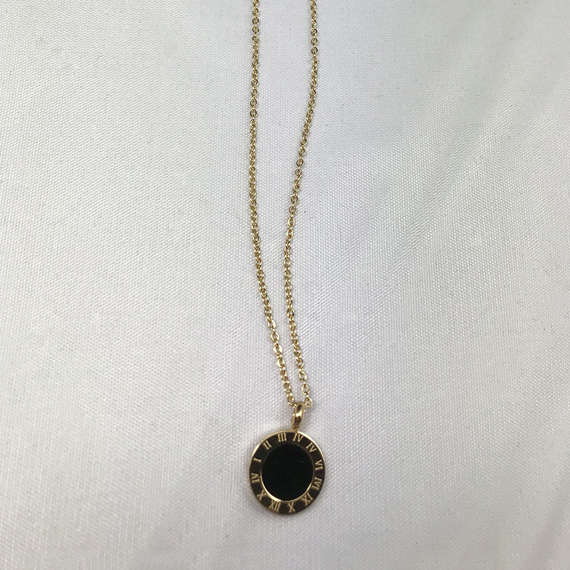 Elegant Roman Pattern Black Shell Pendant - Stunning Jewelry Piece - Image 7