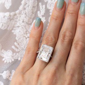 Stylish Bright Rectangular Ring - Eye-Catching Fashion Accessory