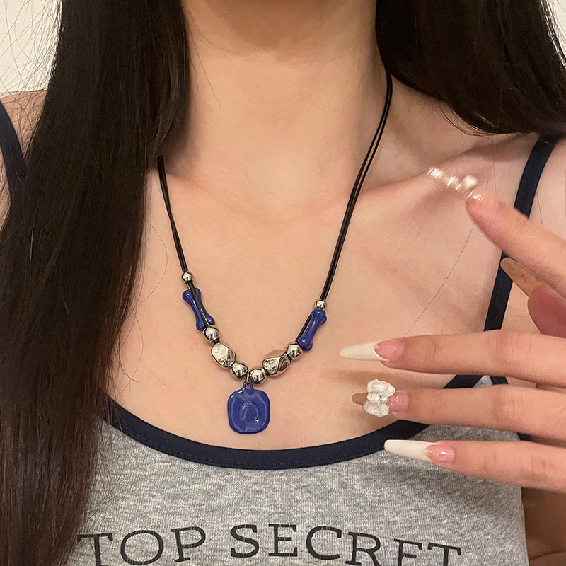 Stylish European and American Blue Square Pendant Necklace for Elegance - Image 2