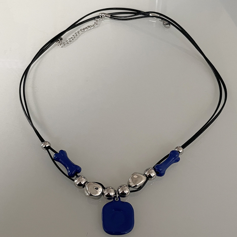 Stylish European and American Blue Square Pendant Necklace for Elegance - Image 4