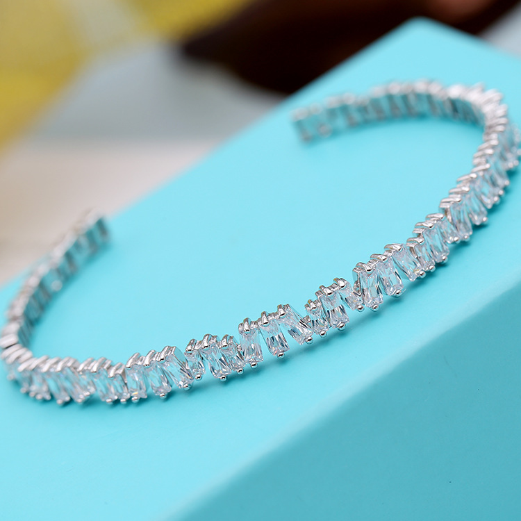 Zircon Temperament Versatile Trend Jewelry Bracelet for Every Occasion - Image 3