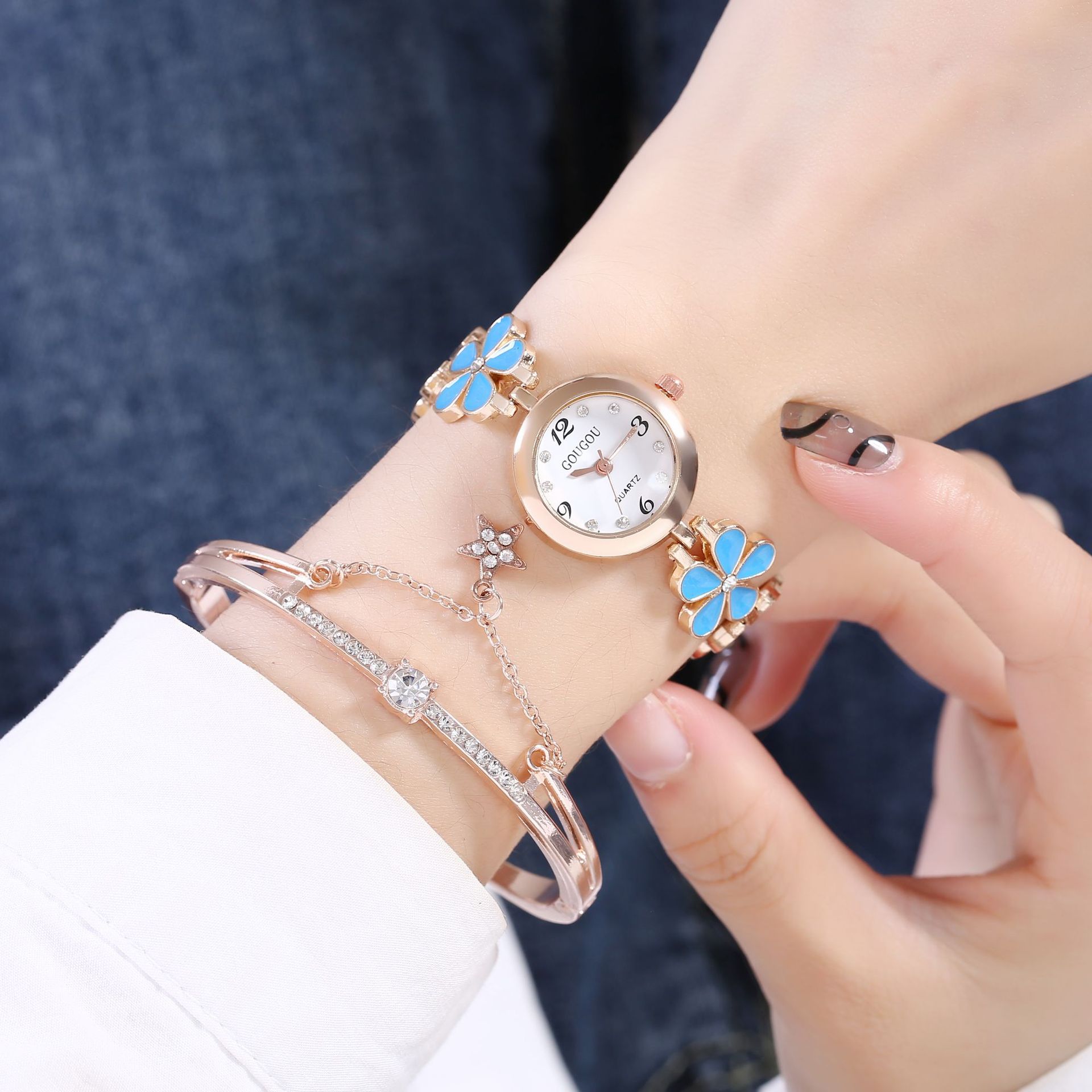 Elegant Ladies Petal Patterned Quartz Watch and Bracelet Set for Timeless Style - Image 3