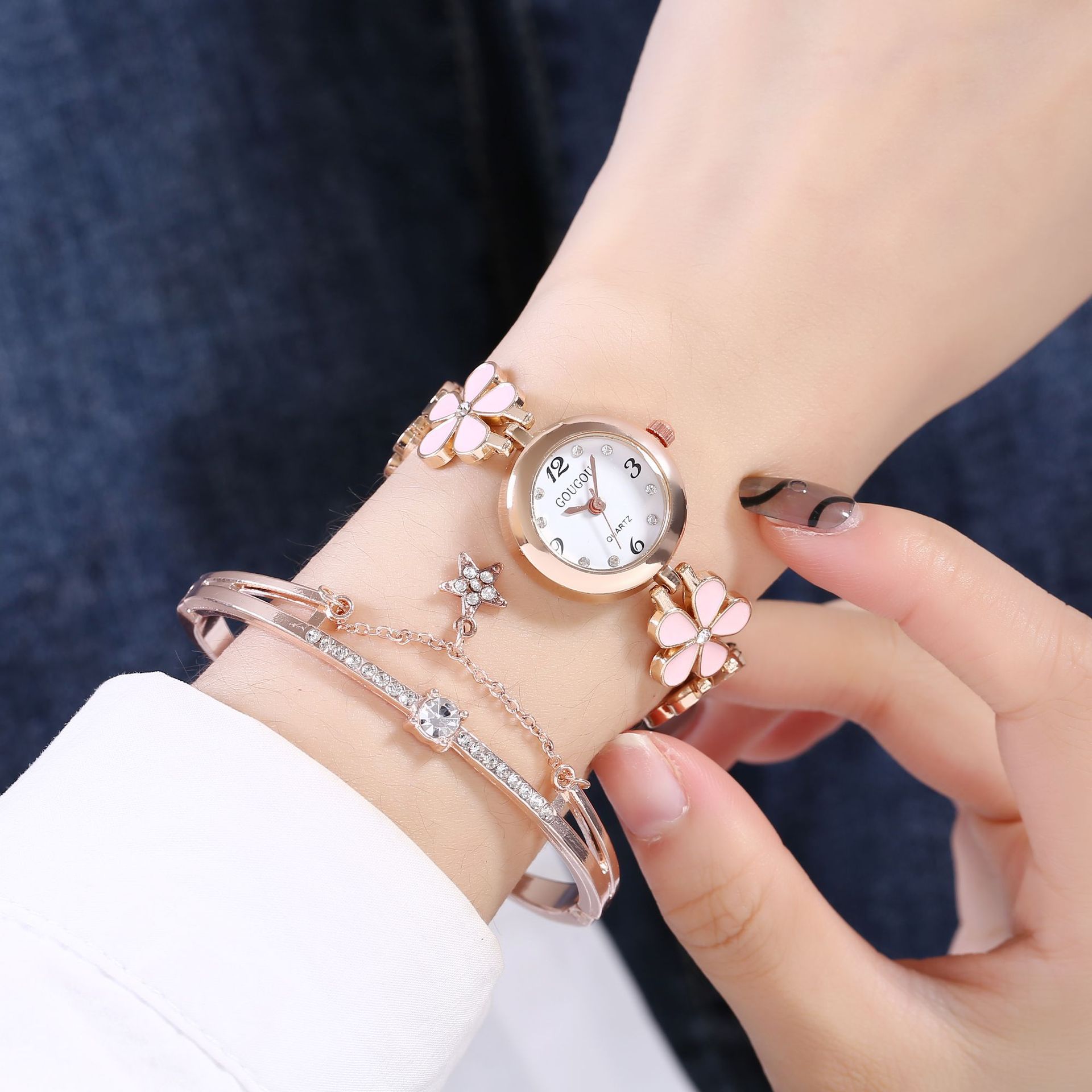 Elegant Ladies Petal Patterned Quartz Watch and Bracelet Set for Timeless Style - Image 4