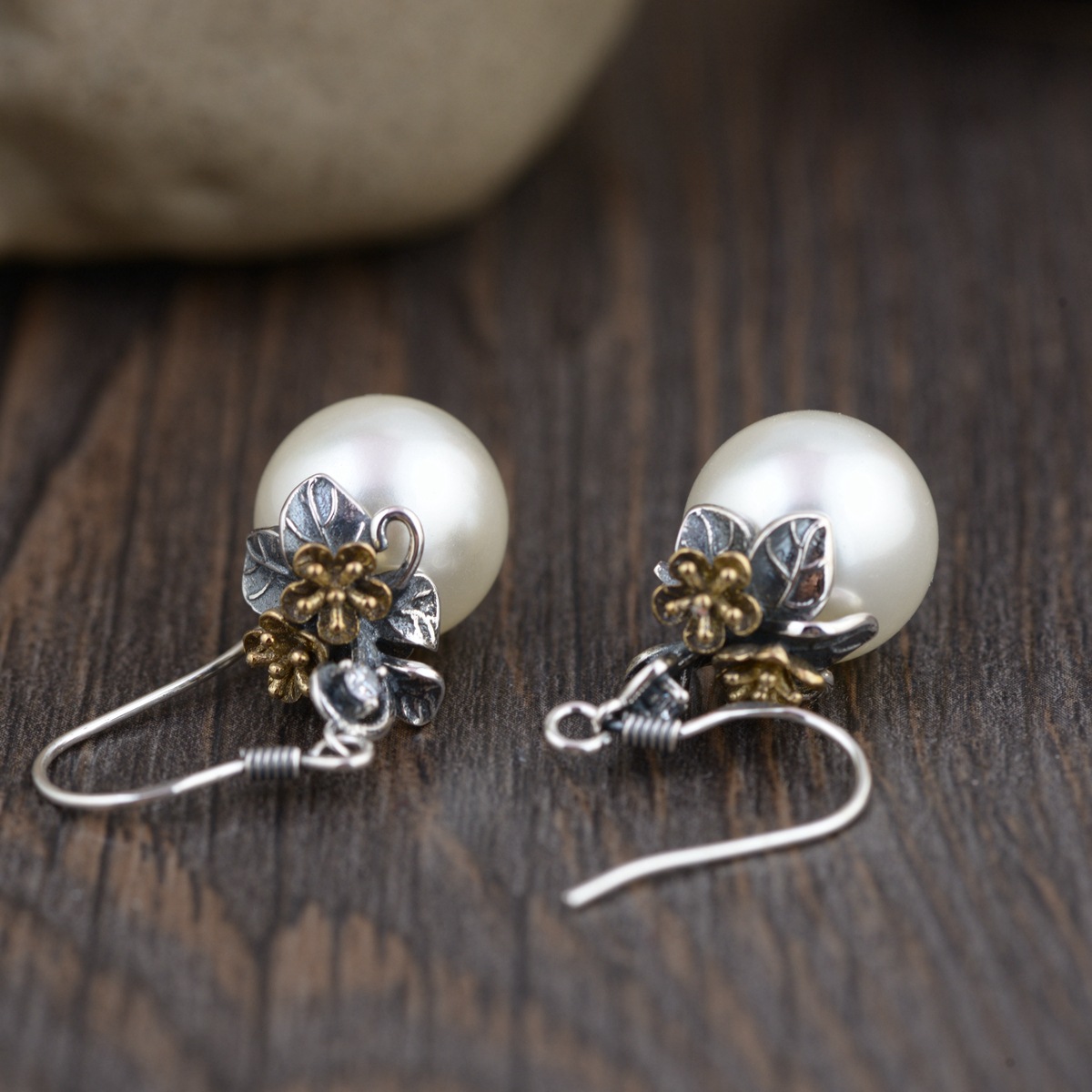 Elegant and Minimalist New Earrings for Effortless Style - Image 3