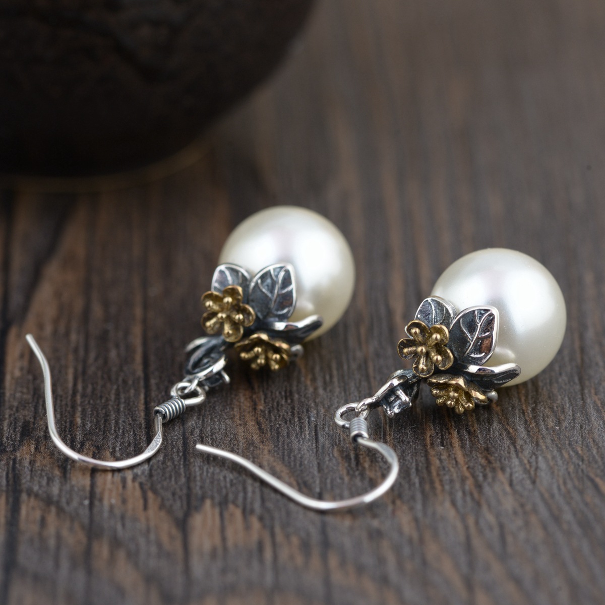 Elegant and Minimalist New Earrings for Effortless Style - Image 4