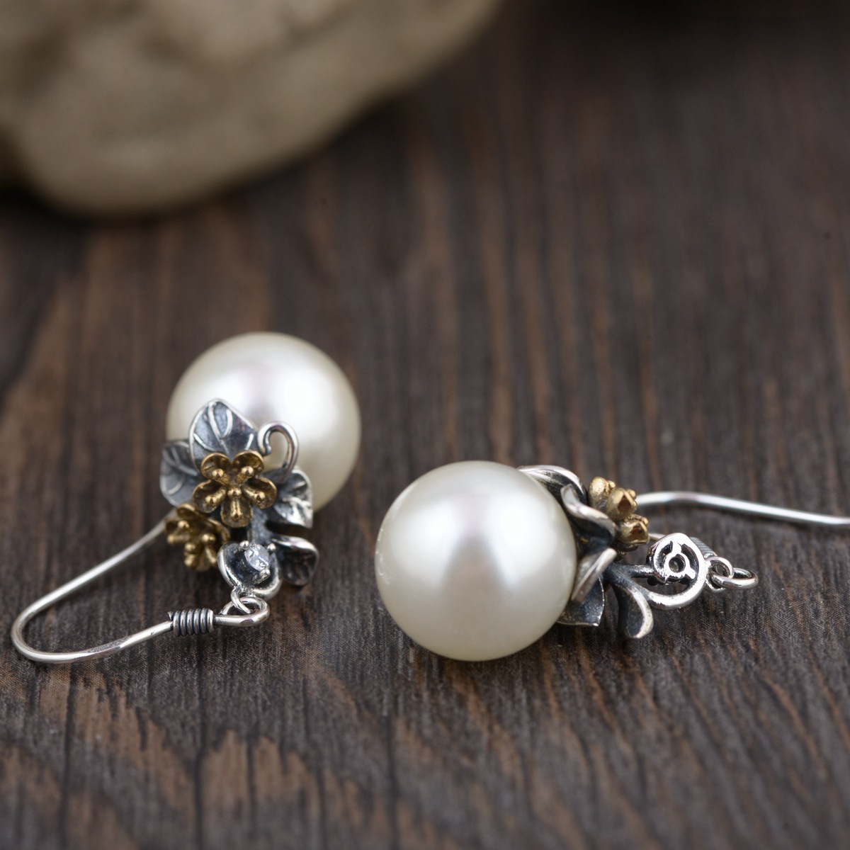 Elegant and Minimalist New Earrings for Effortless Style - Image 5