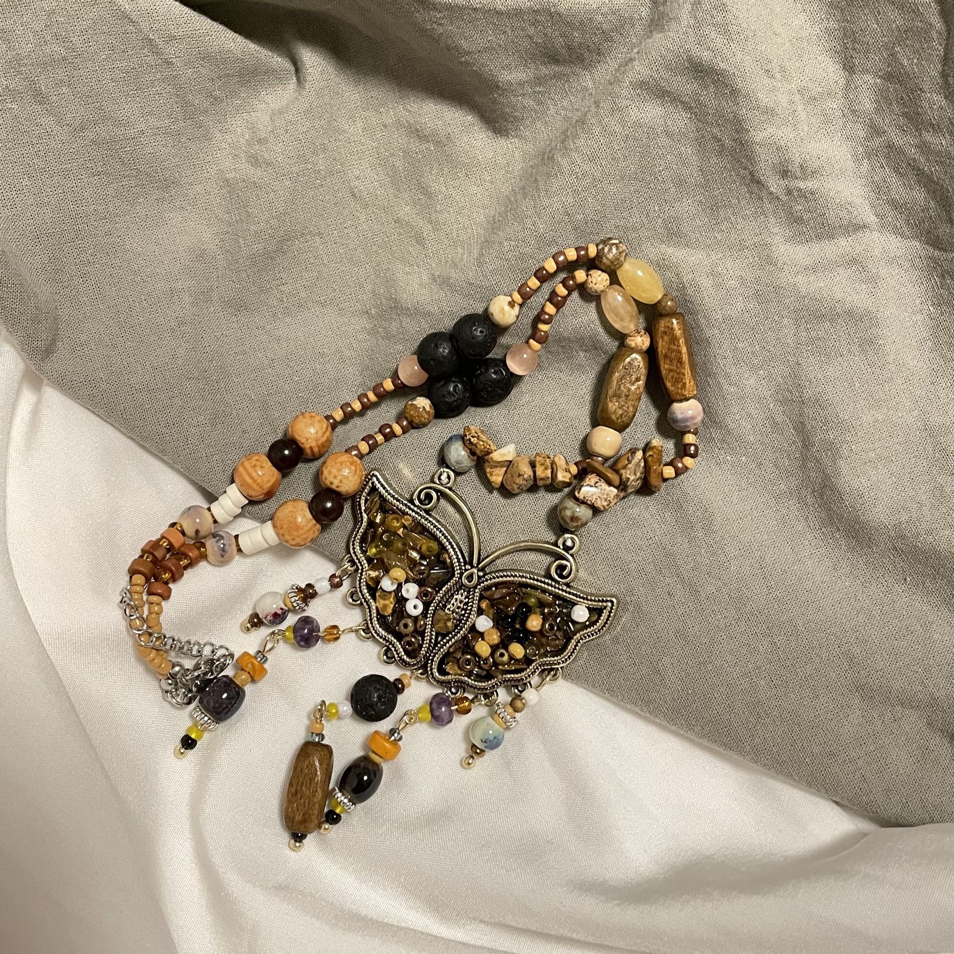 Elegant Butterfly Tassel Natural Stone Necklace for Women - Stylish Accessory - Image 2