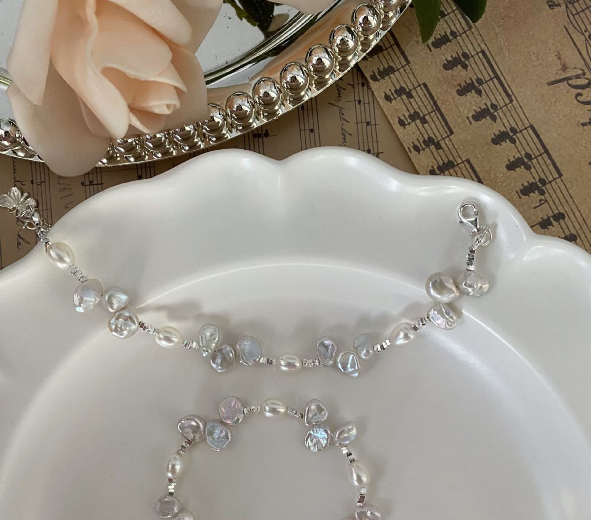 Elegant Women's Pearl Bracelet with Butterfly Necklace – Stylish Jewelry Set - Image 3