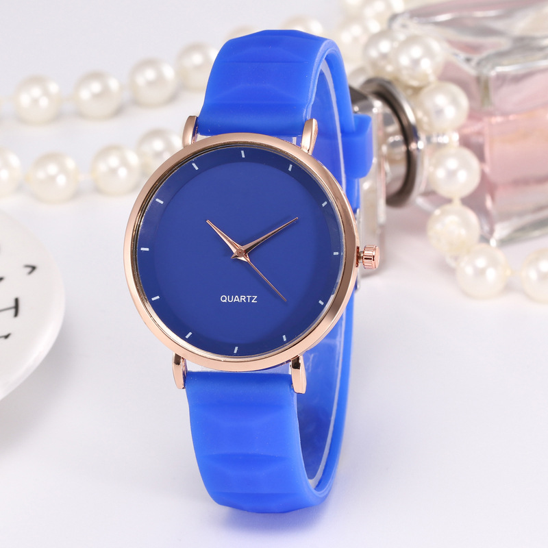 Stylish Men's and Women's Jelly Casual Silicone Watches for Everyday Wear - Image 7