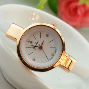 Vintage-Inspired Fashion Watch with Stylish Bracelet Design