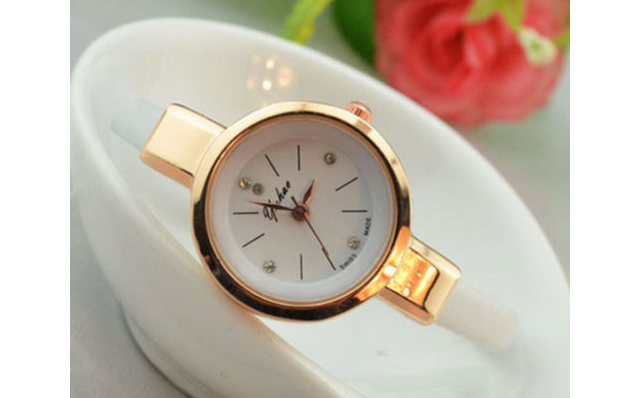 Vintage-Inspired Fashion Watch with Stylish Bracelet Design