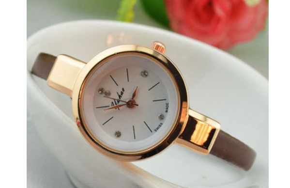 Vintage-Inspired Fashion Watch with Stylish Bracelet Design - Image 7