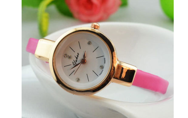 Vintage-Inspired Fashion Watch with Stylish Bracelet Design - Image 9