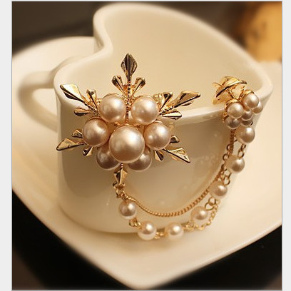 Elegant Pearl Flower Brooch - Stunning Floral Accessory for Any Occasion - Image 2