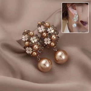Elegant French-Style Rhinestone Flower and Pearl Earrings for Women - Fashionable Stud Design