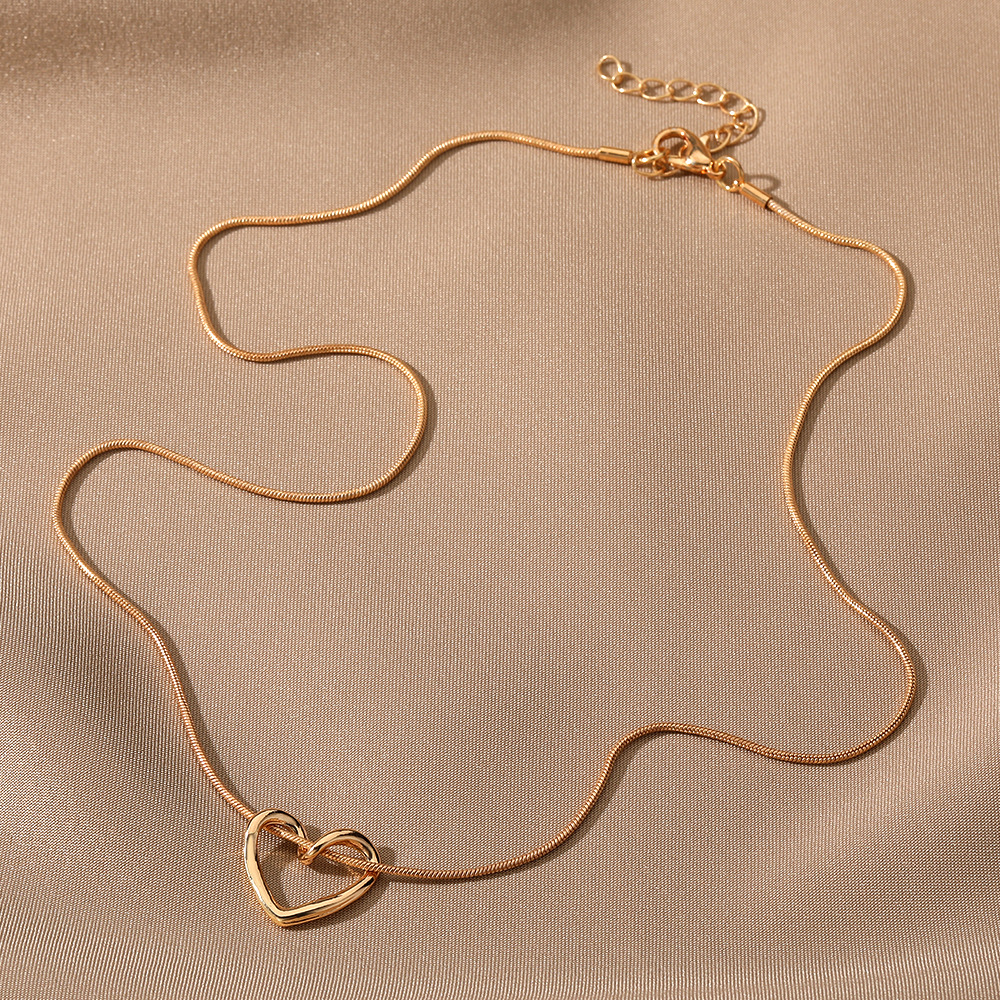 Charming Niche Hollow Heart Necklace for Women - Perfect Gift Idea