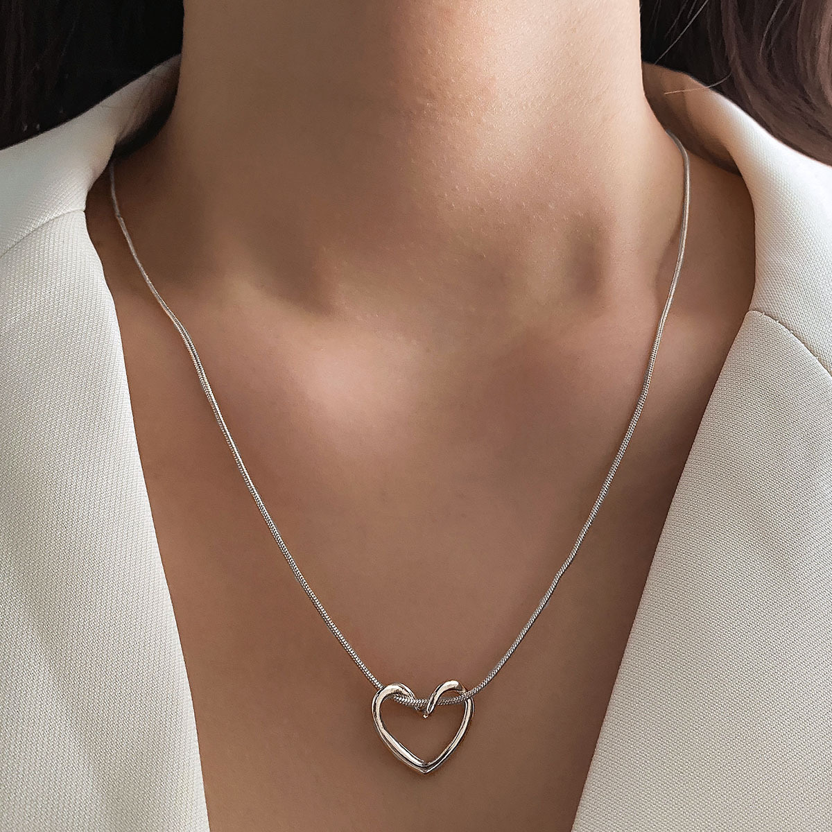 Charming Niche Hollow Heart Necklace for Women - Perfect Gift Idea - Image 4