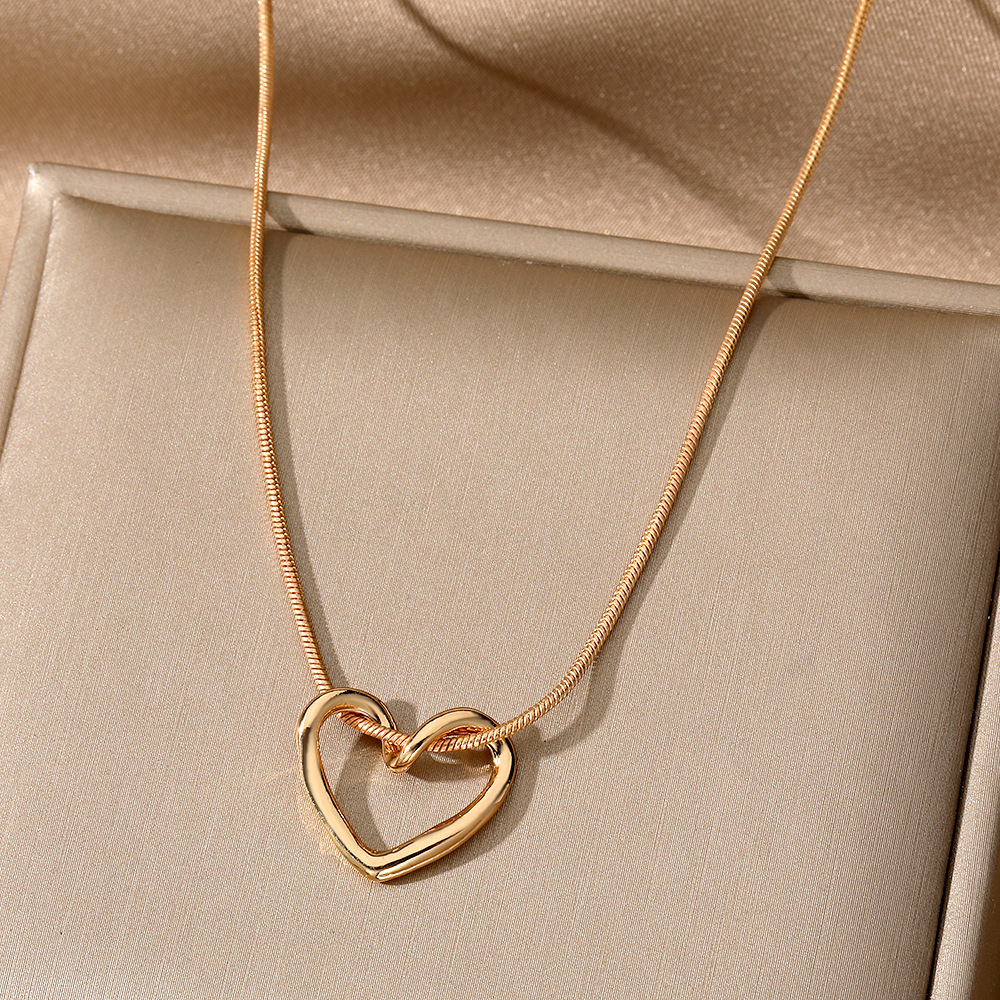 Charming Niche Hollow Heart Necklace for Women - Perfect Gift Idea - Image 8