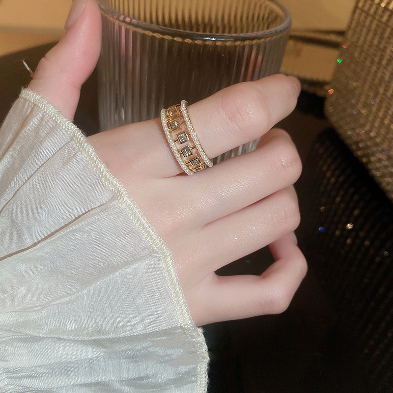 Elegant Pearl Hollow Square Open-end Zircon Ring - European & American Fashion Jewelry for Women - Image 4