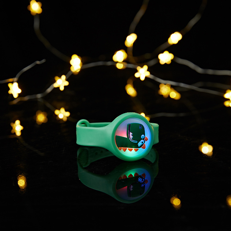 Creative Anti-Mosquito Watch: Silicone Mosquito Repellent Bracelet for Ultimate Protection - Image 8