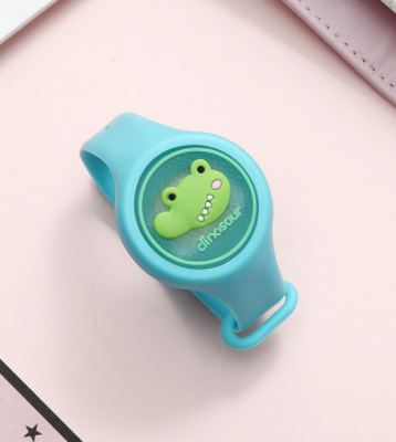 Creative Anti-Mosquito Watch: Silicone Mosquito Repellent Bracelet for Ultimate Protection - Image 11