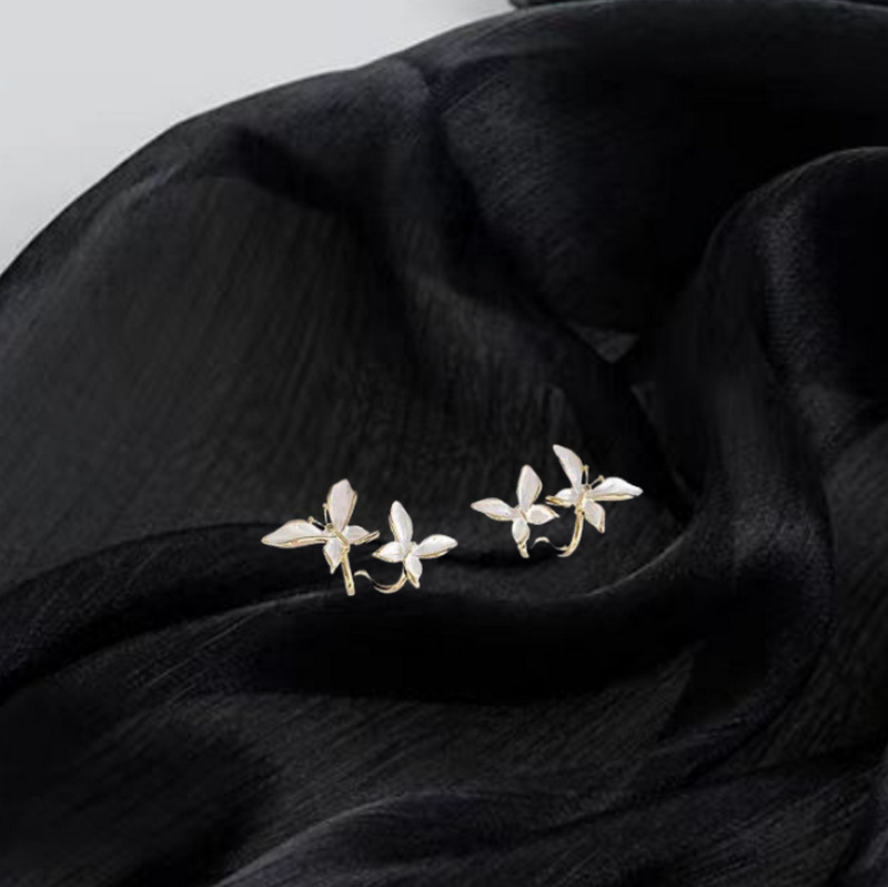 Chic Vintage Double Butterfly Earrings - Elegant and Stylish Accessory - Image 2