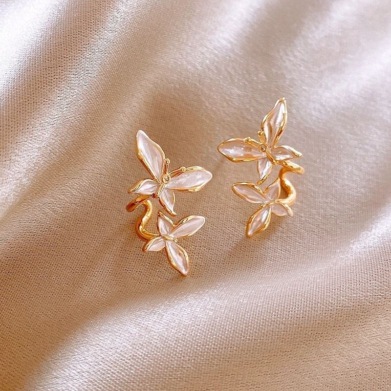 Chic Vintage Double Butterfly Earrings - Elegant and Stylish Accessory - Image 3