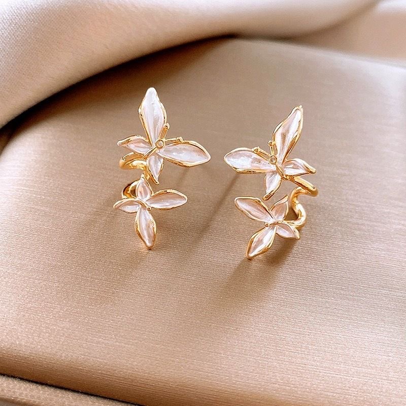 Chic Vintage Double Butterfly Earrings - Elegant and Stylish Accessory - Image 4