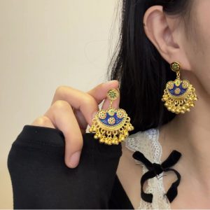 Trendy Niche Retro Transparent Leaf Earrings - Personalized Fashion Statement