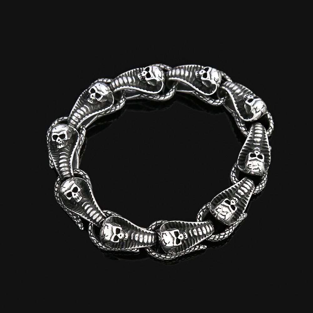 Stylish Titanium Steel Men's Skull Bracelet - Fashionable Accessory for Him