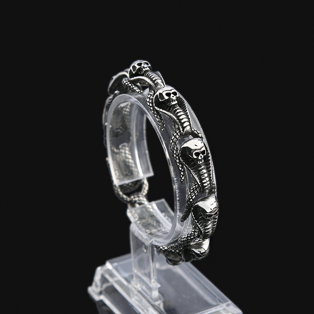 Stylish Titanium Steel Men's Skull Bracelet - Fashionable Accessory for Him - Image 3